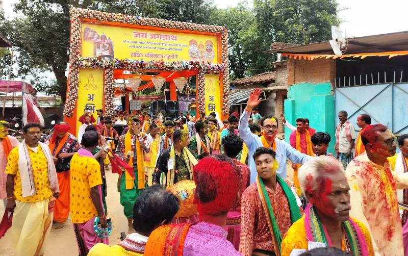 श्री जगन्नाथ मंदिर महोत्सव में उमड़ा आस्था का सैलाब : दोकड़ा में मंदिर महोत्सव बना ऐतिहासिक आयोजन, कौशल्या साय की मौजूदगी और संबलपुरी कीर्तन ने बांधा समाँ, रात्रि में नागपुरी धुनों पर झूम उठा पूरा भक्त मण्डल.