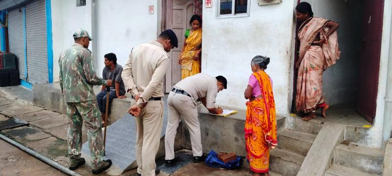 दुर्ग पुलिस का अवैध प्रवासियों पर बड़ा अभियान : अवैध घुसपैठियों पर दुर्ग पुलिस की शिकंजा कसती कार्रवाई, किरायेदारों की घर-घर जाकर की गई जांच, 474 लोगों की जांच, 103 संदिग्धों के लिए गए फिंगरप्रिंट.