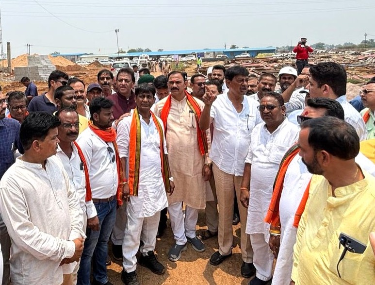 स्वास्थ्य मंत्री श्याम बिहारी जायसवाल ने महासमुंद में निर्माणाधीन मेडिकल कॉलेज का किया औचक निरीक्षण