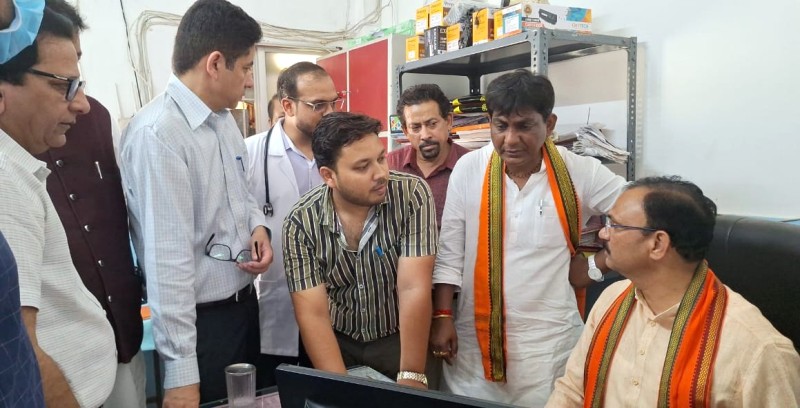 स्वास्थ्य मंत्री श्याम बिहारी जायसवाल ने जिला अस्पताल महासमुंद का किया औचक निरीक्षण