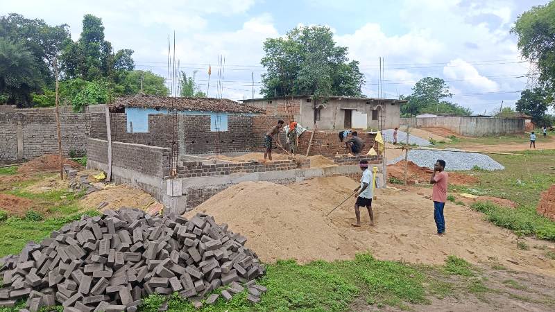 कुनकुरी : सरकारी ज़मीन पर कब्ज़ा, ग्रामीण रास्ता सील! PM आवास योजना के नाम पर कब्जा कर 80 साल पुराना रास्ता बंद, कोर्ट में सुनवाई आज