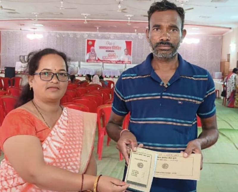 जशपुर : आर्थिक बचत के साथ खेती बाड़ी करने में हो रही आसानी, किसान जगदीश को खेती करने के लिए सहकारी समिति गम्हरिया से शून्य प्रतिशत ब्याज पर मिला खाद बीज