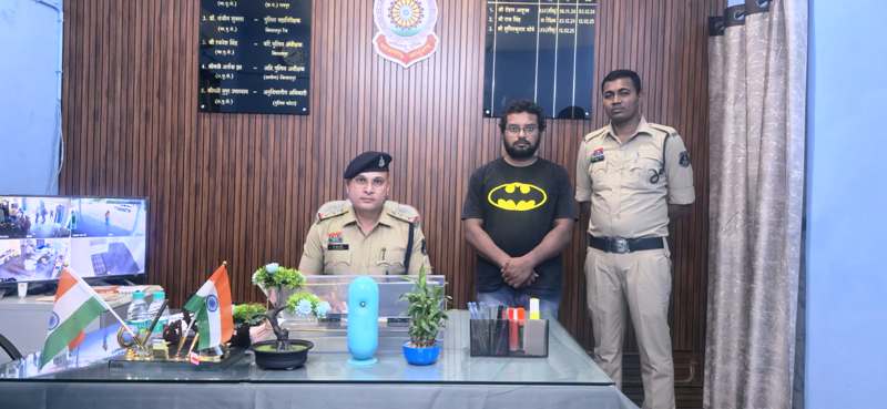 स्कूल फीस घोटाले का आरोपी बिलासपुर से गिरफ्तार, 27 पालकों से ₹8 लाख से अधिक की ठगी, अपने ही स्कूल के खातों से धोखा कर भागा लेखापाल, कोटा पुलिस ने आरोपी को भेजा न्यायिक रिमांड पर.