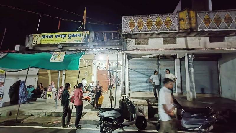 कुनकुरी में दिनदहाड़े हुई चोरी: व्यापारी के मकान-सह दुकान से लाखों के सोना-चांदी के जेवरात और नगद रकम पार, पुलिस जांच में जुटी