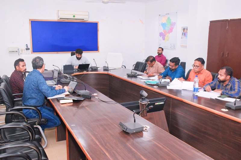 जशपुर : कलेक्टर रोहित व्यास ने पीएमजीएसवाई, एमएमजीएसवाई, सेतु और लोक निर्माण विभाग की ली समीक्षा बैठक, कार्यों में गुणवत्ता का विशेष घ्यान रखते हुए समय-सीमा में पूर्ण करने के दिए निर्देश