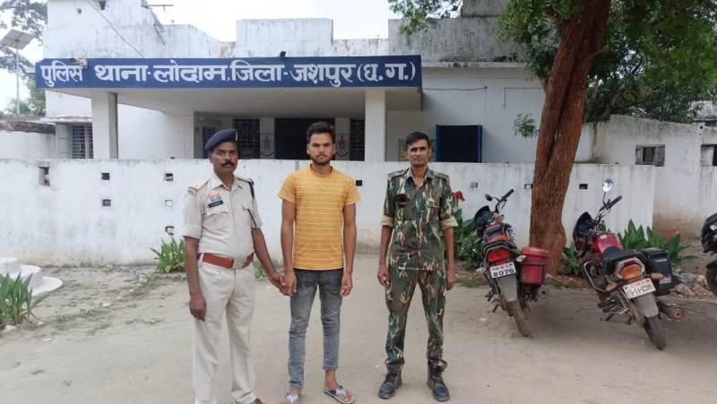 ऑपरेशन शंखनाद में तस्करों की बड़ी हार: जशपुर पुलिस ने दो दिनों में 17 गौवंशों को तस्करी से बचाया, एक साल से फरार मास्टरमाइंड सरफराज भी गिरफ्तार!