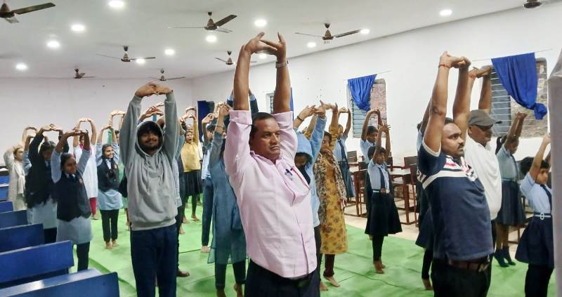 जशपुर : योग के प्रति बढ़ रही है जागरूकता, लोग उत्साह के साथ कर रहे हैं योगाभ्यास, आज पांचवे दिन 19 ग्रामों में योगाभ्यास कार्यक्रम का हुआ आयोजन
