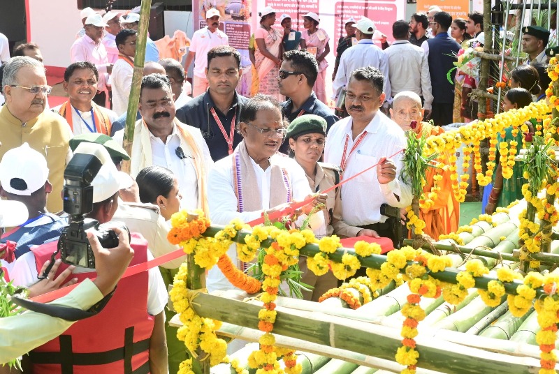 बस्तर में इको-टूरिज्म को मिला नया आयाम: मुख्यमंत्री साय ने भोंगापाल में बांस नौका विहार केंद्र का किया लोकार्पण