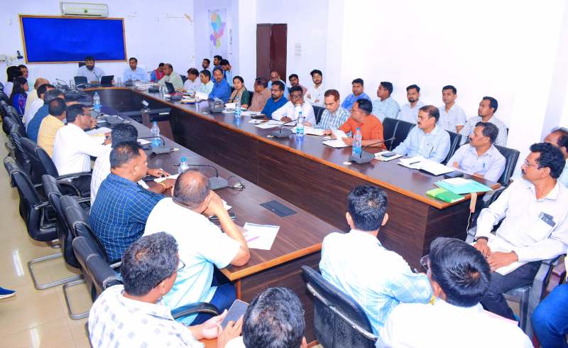 कलेक्टर ने ली साप्ताहिक समय सीमा बैठक : 300 यूनिट मुफ्त बिजली और 15 हजार तक की बचत, जल बचाव और 25 योजनाओं का लाभ एक मंच पर, जशपुर में शुरू हो रहा धरती आबा ग्राम उत्कर्ष अभियान, कलेक्टर ने दिए निर्देश.