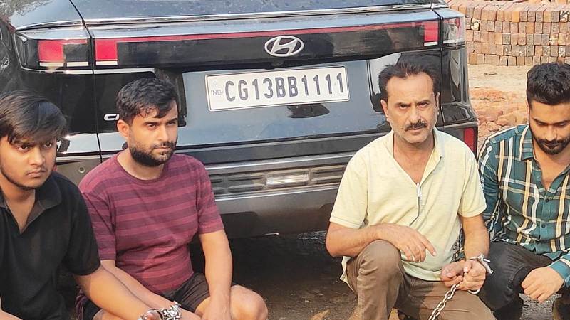 खरसिया में पुलिसकर्मियों से अभद्रता और धक्का-मुक्की करने वाले चार आरोपी गिरफ्तार, शासकीय कार्य में बाधा का मामला दर्ज, बीएनएस  की धाराओं में केस दर्ज.