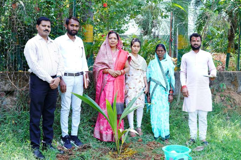 विश्व पर्यावरण दिवस : “एक पेड़ मां के नाम” अभियान के तहत श्रीमती कौशल्या साय की प्रेरणादायक पहल, पर्यावरण संरक्षण में समाज की भागीदारी को बताया ज़रूरी, दिया मातृभूमि को समर्पण का संदेश.