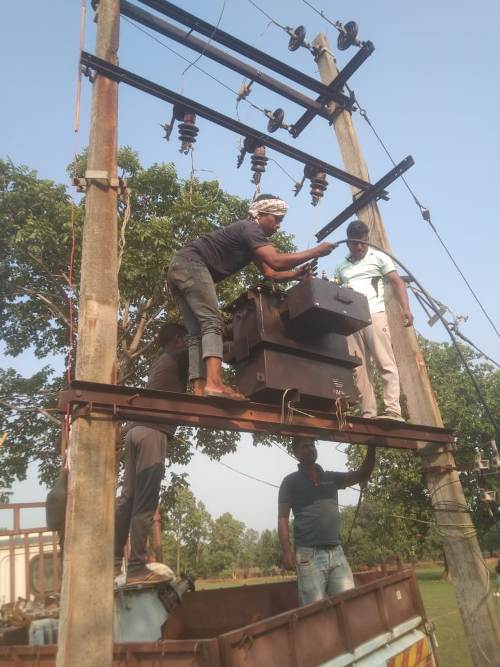 मुख्यमंत्री कैंप कार्यालय की पहल पर ग्राम मरचाई ढ़ोढ़ी में बदला गया ट्रांसफार्मर, बिजली आपूर्ति पुनः हुई बहाल, ग्रामवासियों ने मुख्यमंत्री को दिया धन्यवाद