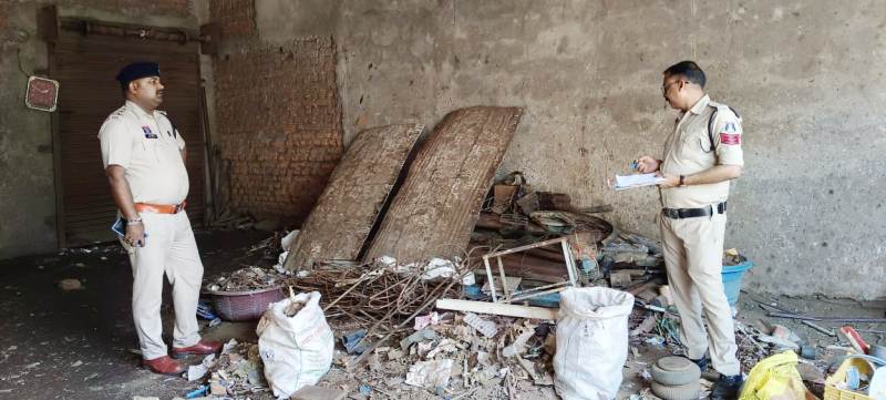 अवैध रूप से कबाड़ समान रखने वाले कबाड़ी दुकान पर थाना बलौदा पुलिस का सिकंजा