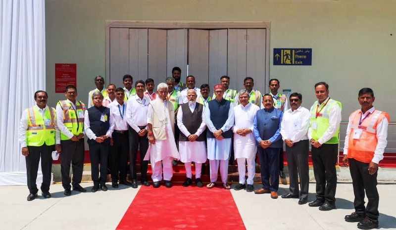 प्रधानमंत्री नरेंद्र मोदी ने चिनाब रेल पुल निर्माण टीम से की बातचीत : की आधुनिक भारत के निर्माता कर्मवीरों की सराहना,यह पल आधुनिक भारत के आत्मनिर्भर और संकल्पबद्ध निर्माण का प्रतीक भी है.