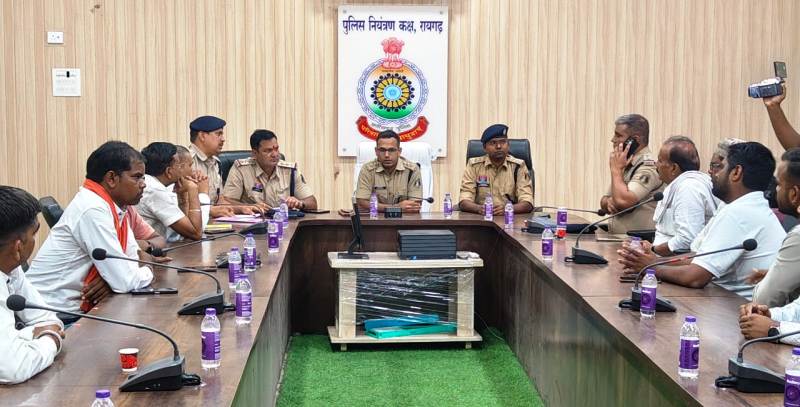 बकरीद 2025 के मद्देनज़र रायगढ़ पुलिस की शांति समिति बैठक संपन्न : सौहार्दपूर्ण त्योहार मनाने का लिया गया संकल्प, रायगढ़ में बकरीद पर्व से पहले बड़ा प्रशासनिक मंथन, पुलिस कंट्रोल रूम में सुरक्षा-व्यवस्था और सौहार्द को लेकर बनी रणनीति.