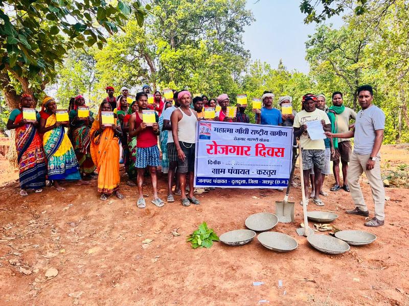जशपुर में ‘रोजगार दिवस’ बना ग्रामीण विकास की धुरी, मनरेगा कार्यस्थल पर हुआ आयोजन, जशपुर में ‘रोजगार दिवस’ बना ग्रामीण विकास की धुरी
