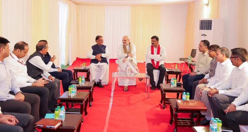 केन्द्रीय गृह मंत्री अमित शाह ने हाल ही में नक्सलवाद के विरुद्ध चलाए गए अभियानों में अहम भूमिका निभाने वाले अधिकारियों से आज नई दिल्ली में भेंट कर इन ऑपरेशंस की ऐतिहासिक सफलता पर उन्हें बधाई दी