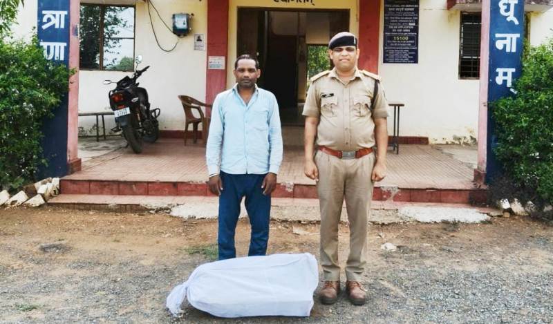 “किचन गार्डन नहीं, गांजा गार्डन!” —आरोपी ने घर के पिछवाड़े में उगा रखा था नशे का पेड़, समाधान सेल की सूचना पर पुलिस ने दबोचा