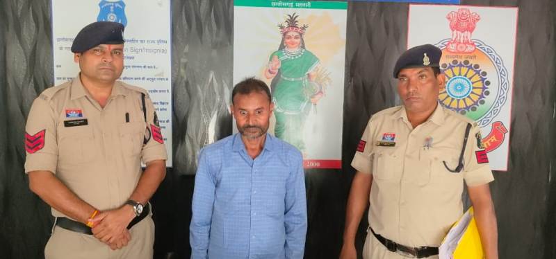 नौकरी लगाने के नाम पर अलग अलग लोगों से लाखों रुपए लेकर धोखाधड़ी करने वाले फरार आरोपी को किया गिरफ्तार