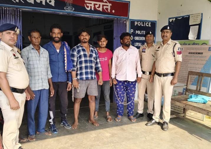 सड़क पर गाली देने से मना किया तो युवक पर बरसे लात-घूंसे और लोहे की चूड़ियाँ, 6 आरोपी गिरफ्तार