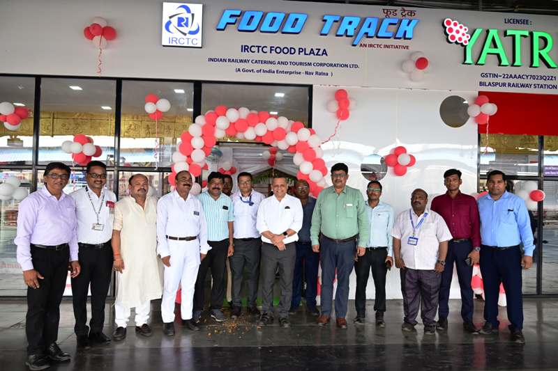 बिलासपुर स्टेशन पर “फूड ट्रैक” फूड प्लाजा का शुभारंभ : रेल यात्रियों के लिए बड़ी खुशखबरी, बिलासपुर स्टेशन पर खुला हाई-टेक “फूड ट्रैक” फूड प्लाजा, यात्रियों को मिलेगा गुणवत्तापूर्ण खानपान.