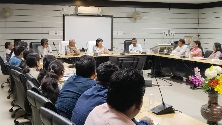 स्वास्थ्य सेवाओं के सुदृढ़ीकरण हेतु प्राथमिक स्वास्थ्य केंद्रों में पदस्थ चिकित्सकों का विशेष आवासीय प्रशिक्षण