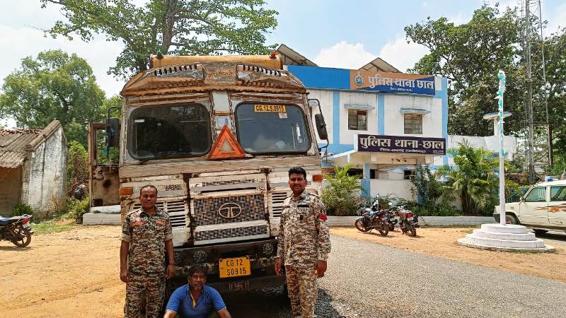 अवैध कबाड़ परिवहन पर छाल पुलिस की बड़ी कार्रवाई : 20 टन अवैध कबाड़ लदा ट्रक जब्त, चालक गिरफ्तार.