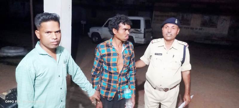 टांगी से बेटी-पत्नी की निर्मम हत्या! छत हटाकर झांका तो खून से लथपथ मिले शव, आरोपी पति गिरफ्तार