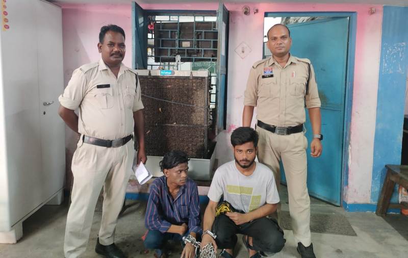 जूटमिल में युवक से लूट और मारपीट : 21 हजार की ऑनलाइन लूट, बाइक और मोबाइल लूटने वाले चंद घंटों में चार बदमाश धराए, दो नाबालिग भी शामिल, आरोपियों को गिरफ्तार कर की गई कार्यवाही.