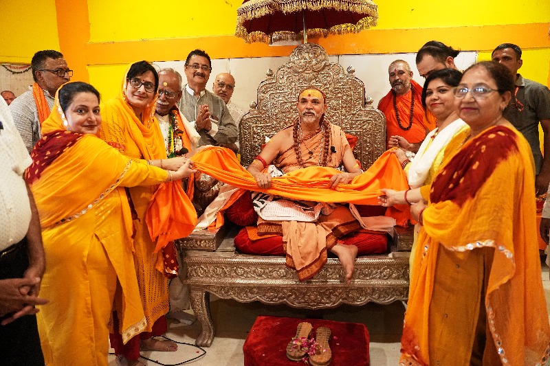 श्रीविद्यामठ वाराणसी में हुआ विशेष विमोचन समारोह :  गौमाता को राष्ट्रमाता बनाने की मुहिम को मिला सिंधी समाज का आशीर्वाद, शंकराचार्य अविमुक्तेश्वरानंद द्वारा गो प्रतिष्ठा अभियान पुस्तिका का विमोचन, सिंधी समाज ने जताया समर्थन.