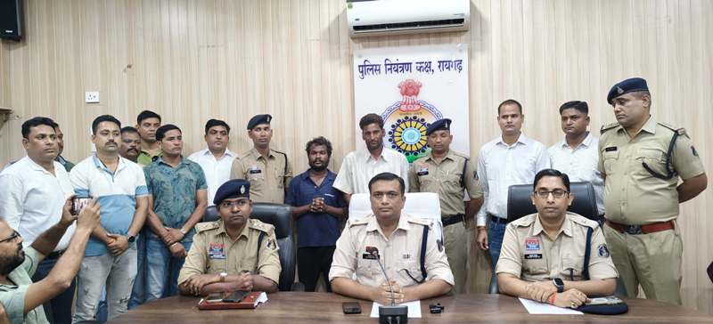 भारत रत्न डॉ. भीमराव अंबेडकर की प्रतिमा अपमान मामले में बड़ा खुलासा, आरोपियों ने शराब के नशे में की थी शर्मनाक हरकत – पुलिस ने 72 घंटे में किया गिरफ्तार