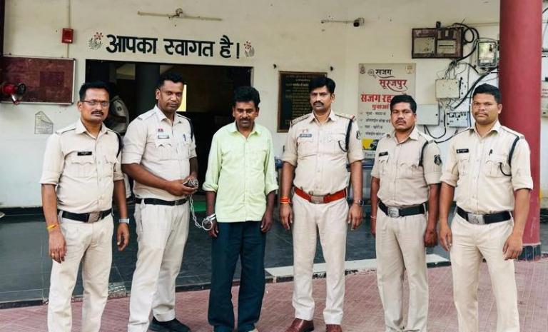 सोशल मीडिया पर मर्यादा का हनन! पत्नी और बेटी की फोटो से की अश्लील पोस्टिंग, आरोपी सलाखों के पीछे