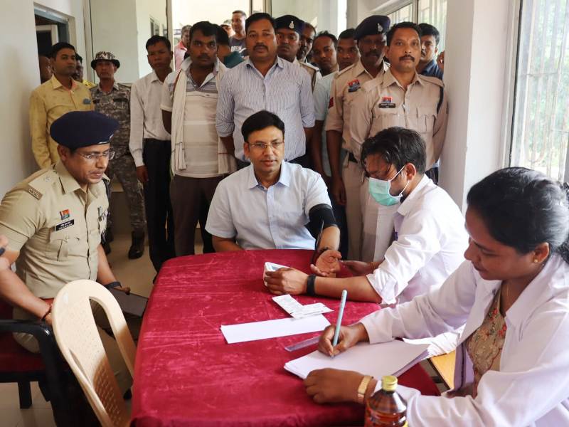 “तंदुरुस्त पुलिस मजबूत सुरक्षा” की थीम पर रक्षित केंद्र जशपुर में पुलिसकर्मियों व उनके परिजनों हेतु किया गया एक दिवसीय निःशुल्क स्वास्थ्य शिविर का आयोजन
