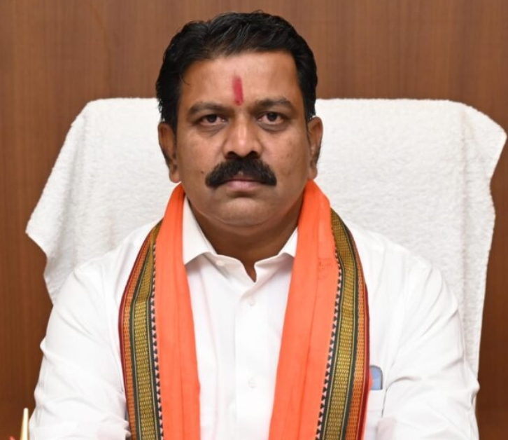 अब FIR पढ़ना होगा आसान! छत्तीसगढ़ पुलिस अब बोलेगी आम जनता की भाषा — हटेंगे उर्दू-फारसी शब्द, गृहमंत्री विजय शर्मा का बड़ा फैसला- आम जनता की समझ में आए ऐसी हिंदी होगी पुलिस की भाषा