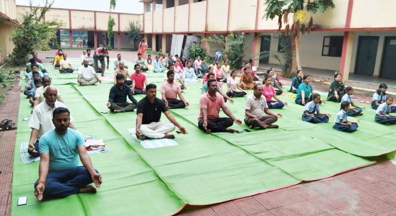 जशपुर : योग के प्रति जागरूकता बढ़ाने जिले में मनाया जा रहा है योग सप्ताह, आज तीसरे दिन 19 ग्रामों में लोगों ने किया उत्साह के साथ योगाभ्यास