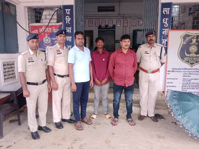 जशपुर, सुरजपुर और झारखंड के आरोपियों की संयुक्त तस्करी, दो किलो गौ मांस, मोटरसाइकिल और आरोपियों को पुलिस ने किया जब्त – ऑपरेशन शंखनाद ने खोला नेटवर्क