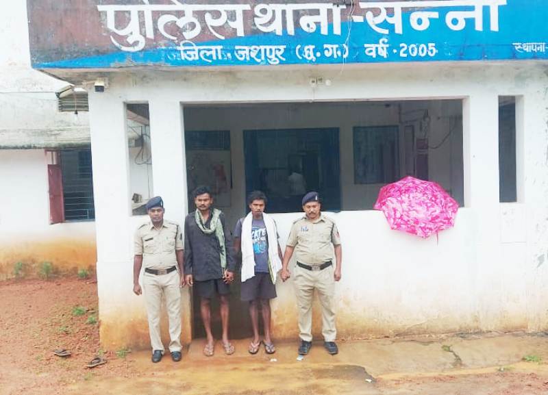 जशपुर : गांव में लगातार हो रही मोटर पंप चोरी से फैली दहशत, पुलिस ने 48 घंटे में खोला राज – दो गिरफ्तार, चोरी के तीन पंप बरामद