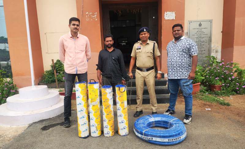 हीरापुर की फैक्ट्री से पंप चोरी मामले में बड़ी सफलता : केबीसी मोटर सबमर्सिबल पंप चोरी कांड में फरार आरोपी धर्मेंद्र उर्फ विक्का गिरफ्तार, विक्का से 4 पंप और रोल पाइप चोरी का माल बरामद, न्यायालय में किया गया पेश.