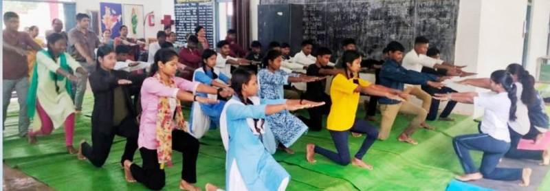 जशपुर : करो योग रहो निरोग प्रेरणादायी संदेश के साथ जिले में मनाया जा रहा है योग सप्ताह, आज छठवें दिन 19 ग्रामों में लोगों ने किया उत्साह के साथ योगाभ्यास