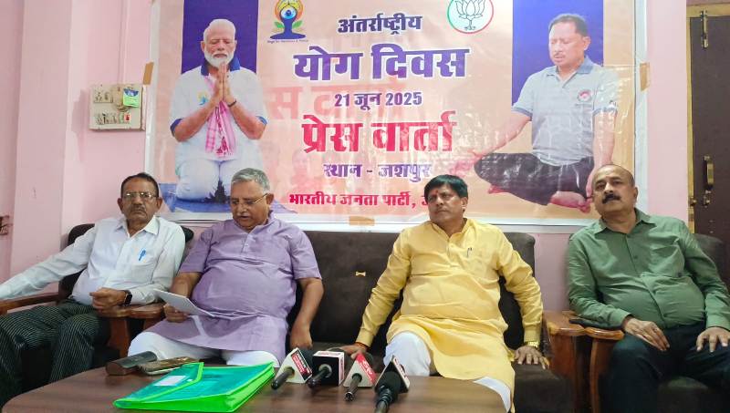 जशपुर : राजा पांडे की प्रेसवार्ता में खुलासा – किताबों की चोरी और कबाड़खाने में बिकने की घटनाओं पर लगेगा फुल स्टॉप, दोषियों पर FIR तय