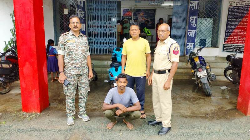 पाकरगांव में पारिवारिक विवाद ने लिया खौफनाक मोड़ :  बाइक नहीं देने पर बेटे ने पिता पर किया टांगी से जानलेवा हमला, आरोपी पुत्र गिरफ्तार, न्यायालय में पेश कर भेजा गया जेल.