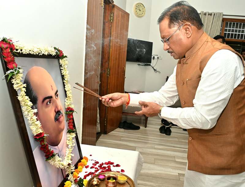 मुख्यमंत्री विष्णु देव साय ने डॉ. श्यामा प्रसाद मुखर्जी की पुण्यतिथि पर श्रद्धांजलि अर्पित कर किया राष्ट्रनायक के विचारों को नमन, कहा– उनका जीवन भारत की एकता और आत्मनिर्भरता का प्रतीक