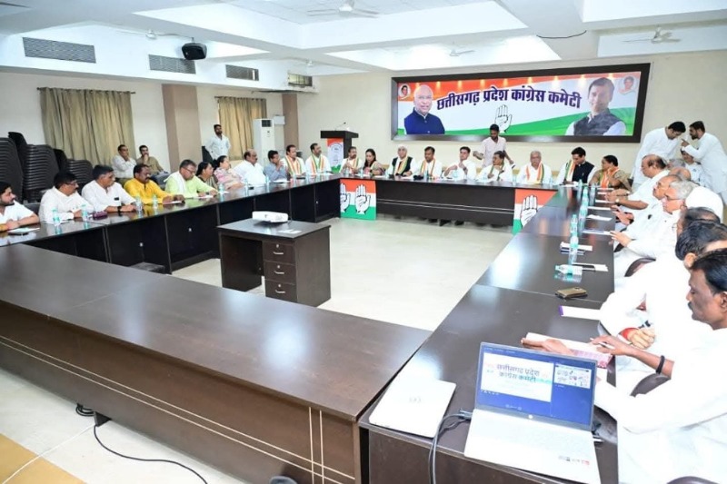 कांग्रेस का बड़ा सियासी दांव! रायपुर में खड़गे की विशाल सभा से पहले चार अहम बैठकें, आंदोलन की रणनीति तय!