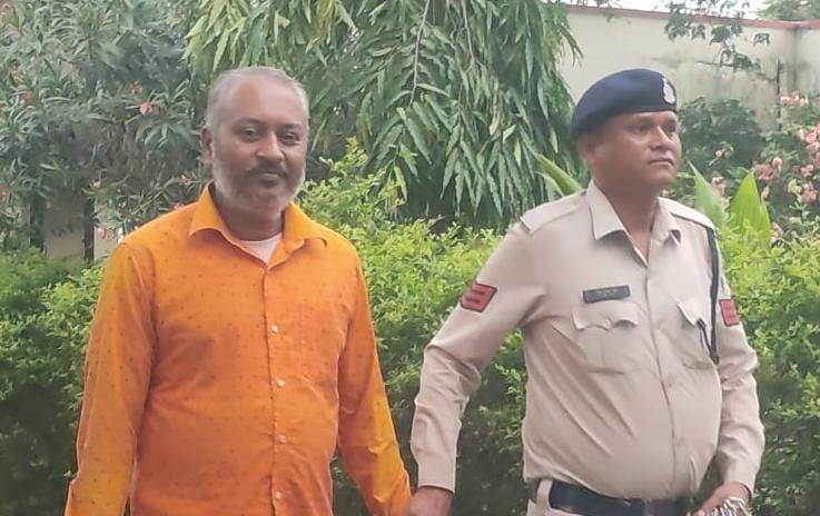 जमीन विवाद बना पिता की हत्या की वजह, टाइल्स पत्थर से वार कर की हत्या — आरोपी बेटे को न्यायालय ने सुनाई उम्रकैद की सजा