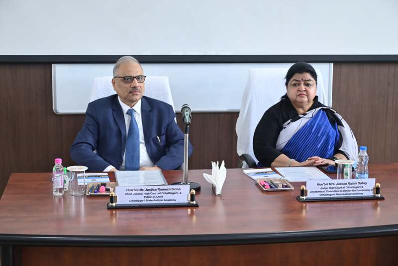 न्यायिक अध्ययन जीवन पर्यन्त चलता है, और विनम्रता उसका सहचर होती है – न्यायमूर्ति श्री रमेश सिन्हा, मुख्य न्यायाधीश, छत्तीसगढ़ उच्च न्यायालय ने नव-पदोन्नत न्यायाधीशों को दी न्यायिक मर्यादा की सीख         