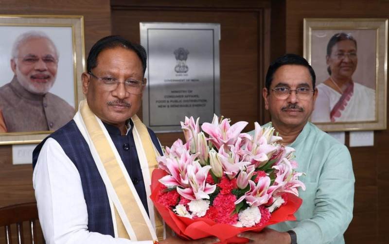 नई दिल्ली में मुख्यमंत्री साय की केंद्रीय मंत्री जोशी से सौजन्य मुलाकात, राज्य हित में नवीकरणीय ऊर्जा और उपभोक्ता मुद्दों पर विमर्श