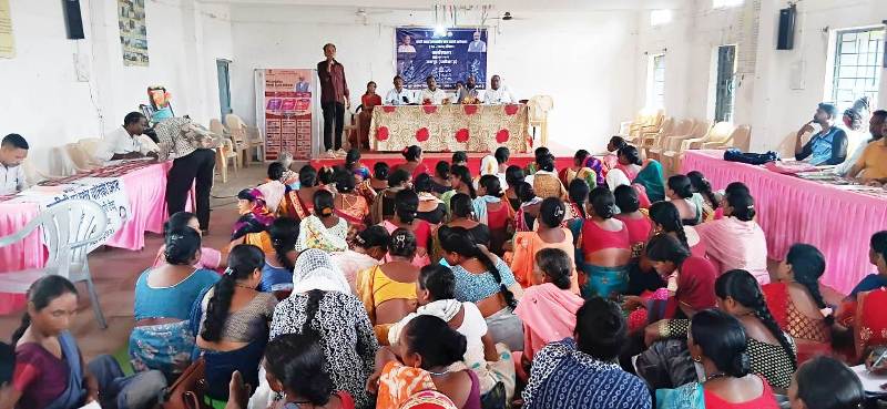 धरती आबा योजनांतर्गत मनोरा में कार्यशाला एवं शिविर का हुआ आयोजन, लोगों की समस्या का हुआ निराकरण