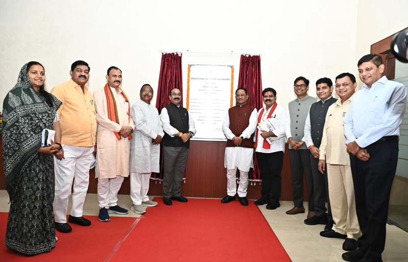 मुख्यमंत्री विष्णुदेव साय ने किया मंत्रालय भवन के पंचम तल पर बने अत्याधुनिक सभागार का लोकार्पण, 13.90 करोड़ की लागत से तैयार 185 सीटों वाला हॉल ऑडियो-विजुअल व स्मार्ट टेक्नोलॉजी से लैस