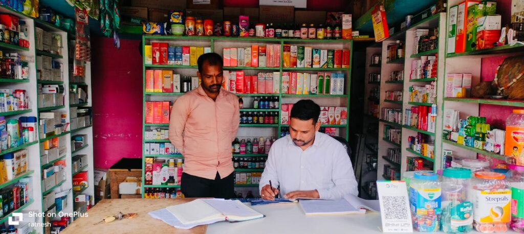 मुंगेली-लोरमी में मेडिकल स्टोर्स की औचक जांच, बिना दस्तावेज बिक्री करने वाले 4 प्रतिष्ठानों पर कार्रवाई