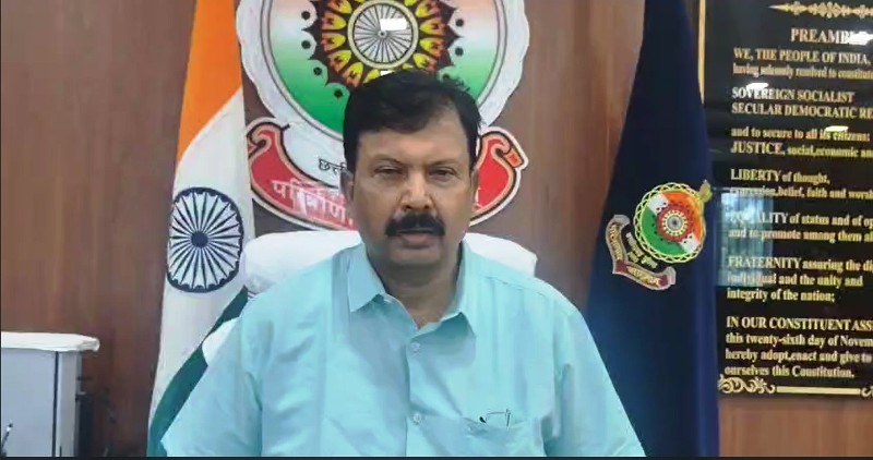 ऑपरेशन तलाश में पुलिस की बड़ी सफलता : 119 गुमशुदा व्यक्तियों की दस्तयाबी पर डीआईजी ने किया पुलिस टीम का सम्मान, गुम इंसानों की तलाश में संवेदनशील सूरजपुर पुलिस, ऑपरेशन तलाश में उत्कृष्ट कार्य के लिए अधिकारियों और जवानों को प्रशस्ति-पत्र.